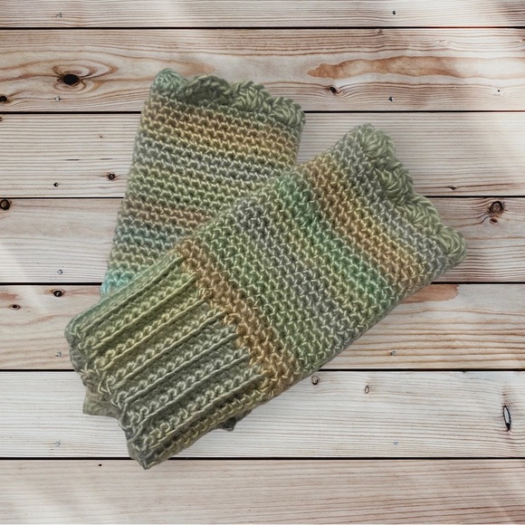 Handmade fingerless wrist crochet gloves - Picture 4 of 5